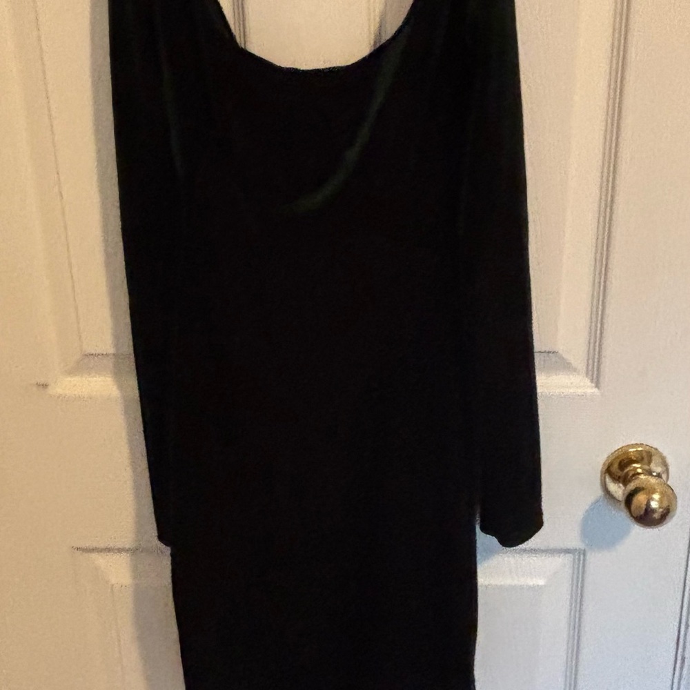 Elegant emerald velvet dress